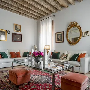  Apartment Miracoli With View On The Canal R&r